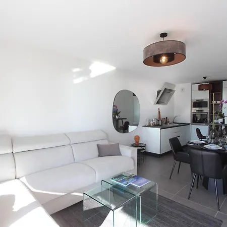 Sun Paradise Seaview&terrace Parking&pool Apartment